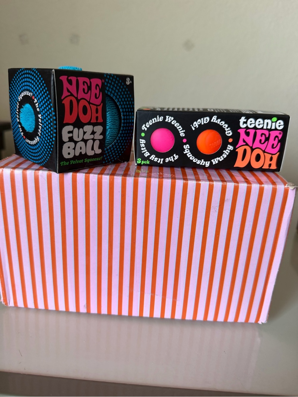 🔵“NeeDoh Fuzz Ball Velvet Squeeze”🔵Neon colors “Teenie Fuzz Balls” (3)🩷🧡💙